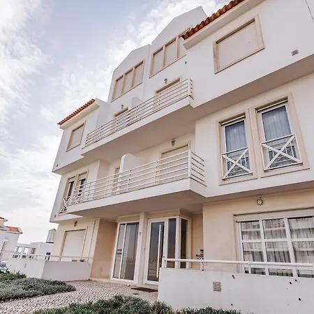Front Apartment Ferrel (Leiria)
